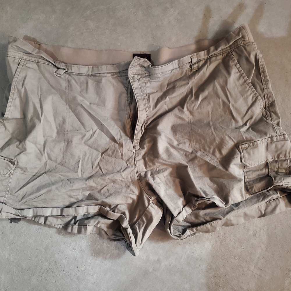 Lee Women's Cargo Shorts in Khaki